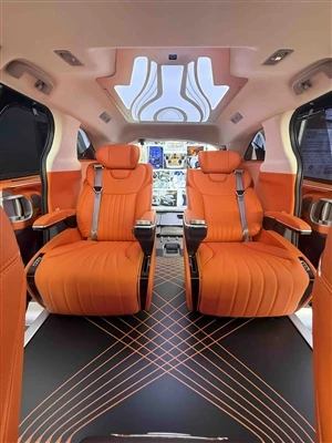 Una Toyota Sienna modificata-con tetto alto: manderà completamente in frantumi le tue aspettative